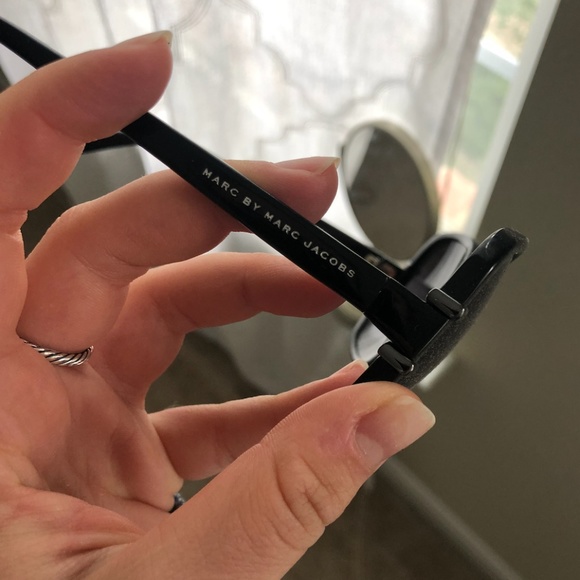 MARC by MARC JACOBS black sunglasses - Picture 3 of 7